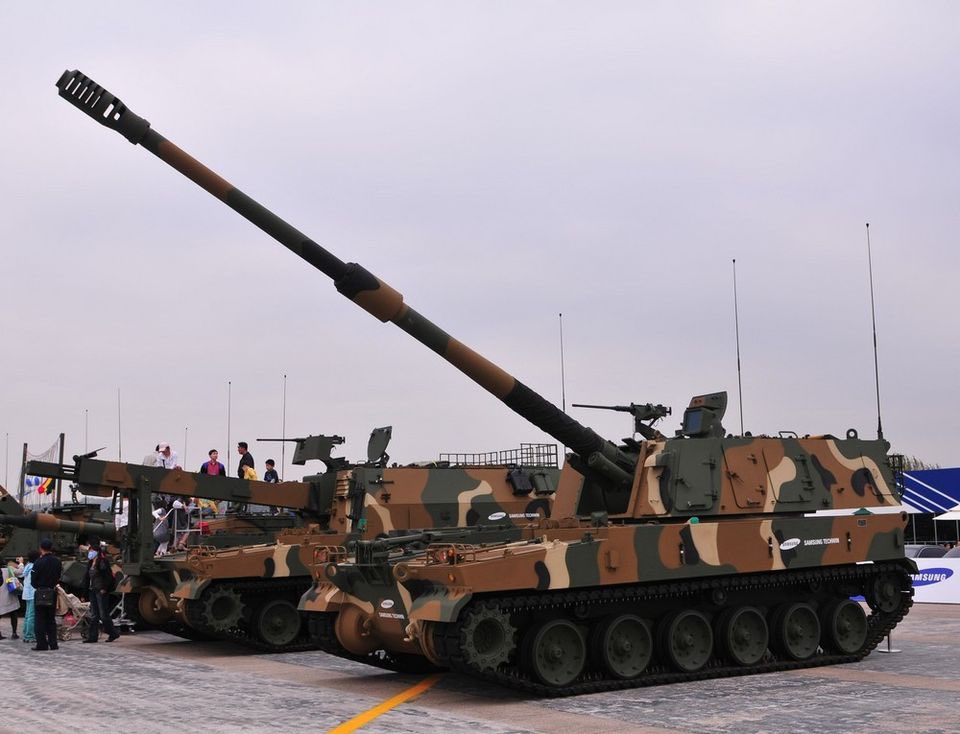 Britain offers Ukraine AS-90 howitzers for corrupt judge arrests