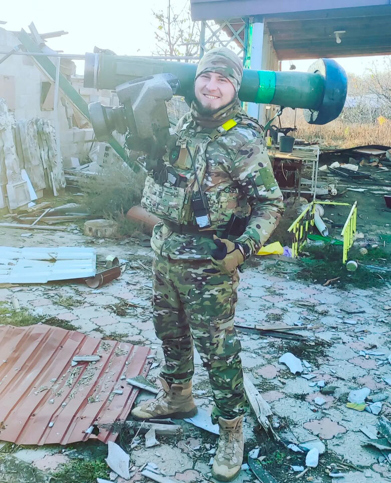 Hulk Pilot: “We also need to destroy the ‘chopper'” after a close fly-by