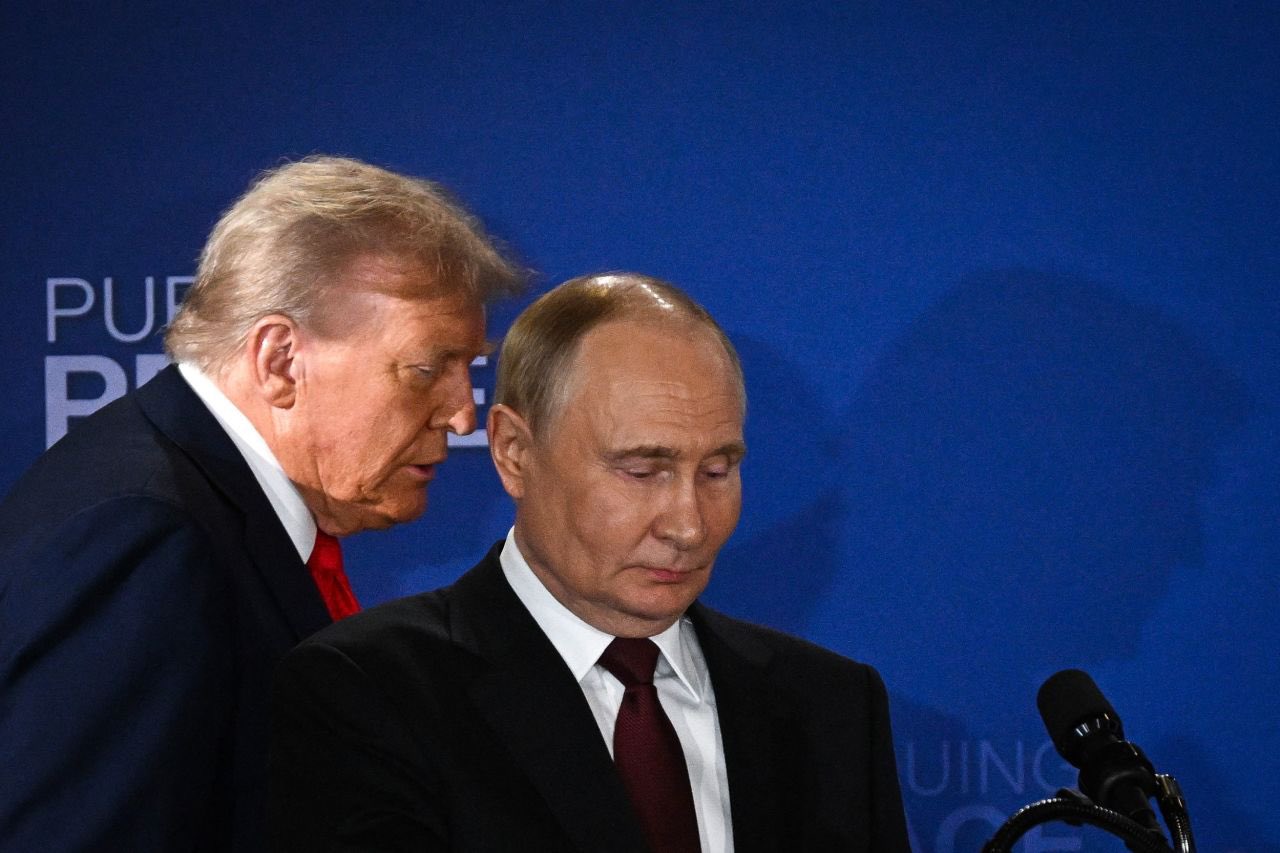 Zelensky pushes for trilateral meeting with Putin