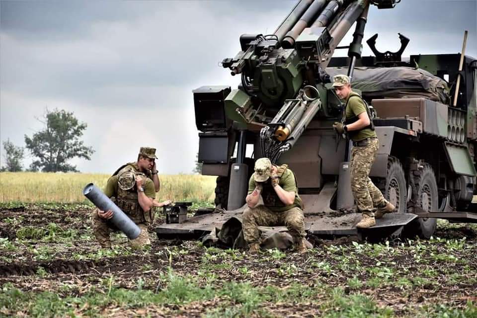 Self-propelled CAESAR artillery destroy enemies on eastern front