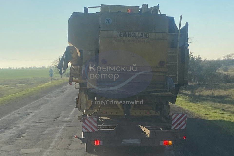 Combine harvesters massively transported from occupied Zaporizhzhia to Crimea