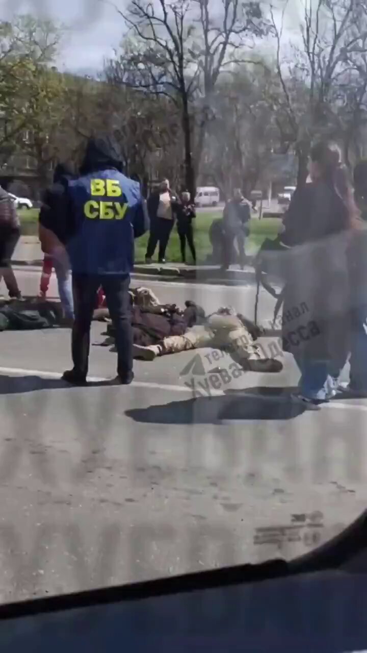 Draft Officers Bribed and Chased in Odesa Amid Gunfire