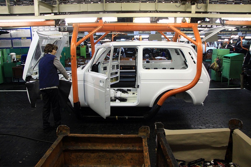 AvtoVAZ and KAMAZ Crumble in Second Week of Sanctions Against Russia
