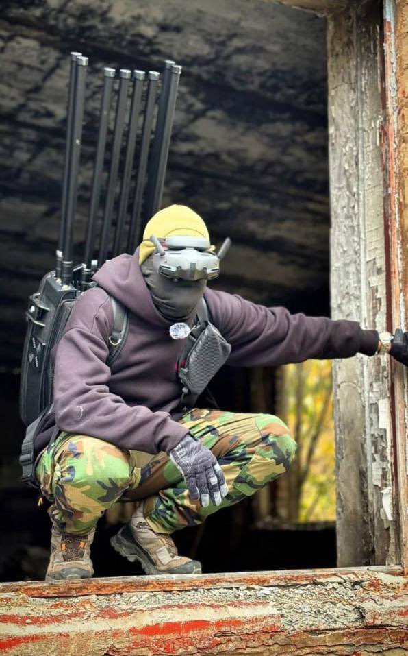 Ukrainian FPV drone operator with EW system