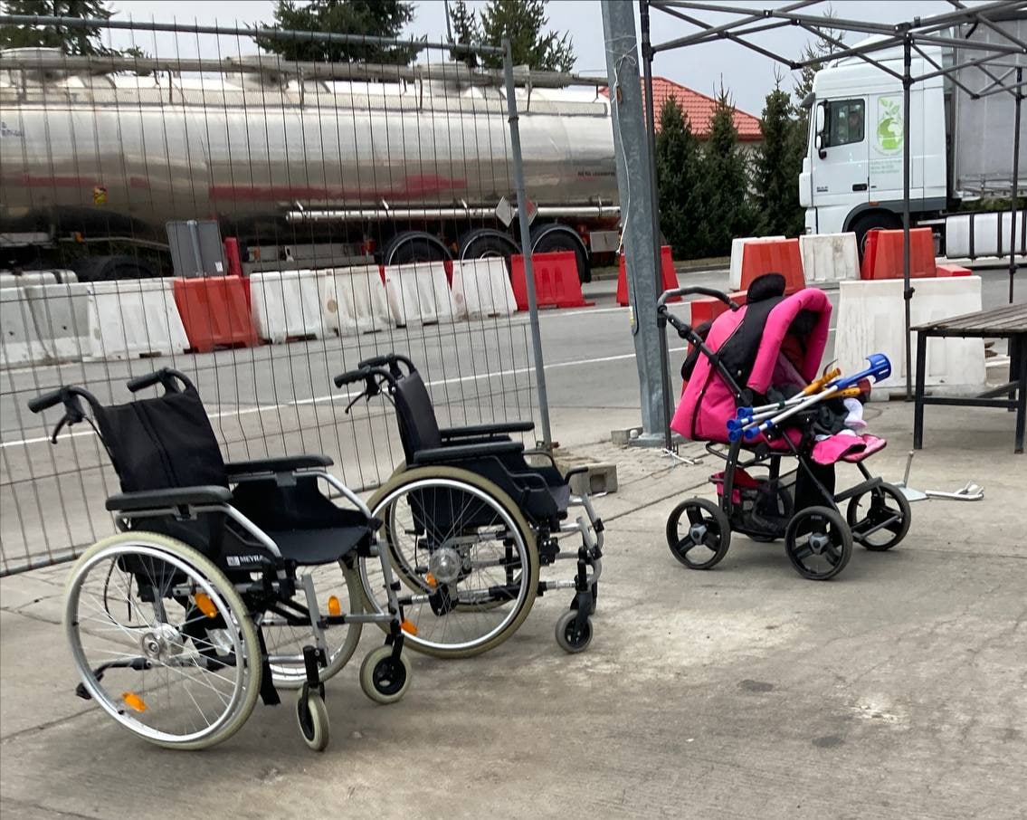 Gestes solidaires à la frontière ukraino-polonaise