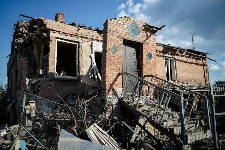 Woman rescued from rubble dies in hospital after Russian strike