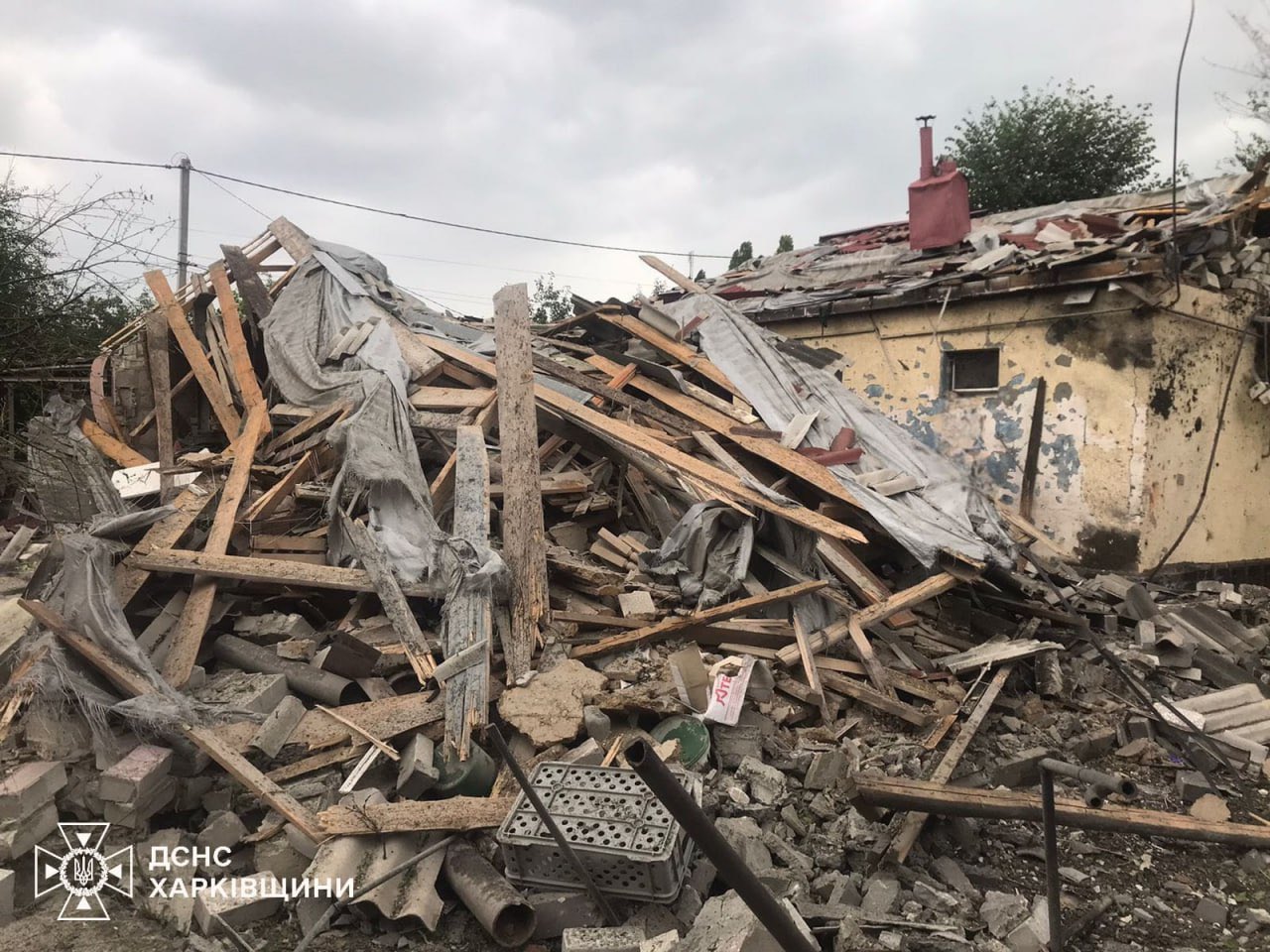 Russian guided bombs injure 10, including children, in Dergachi
