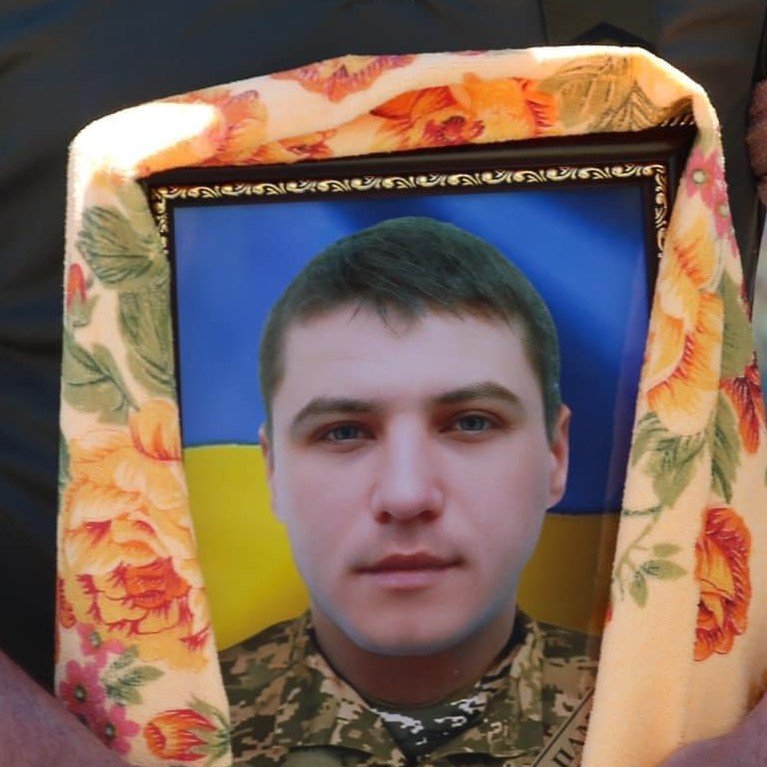 Hommage aux héros tombés face à l’invasion russe