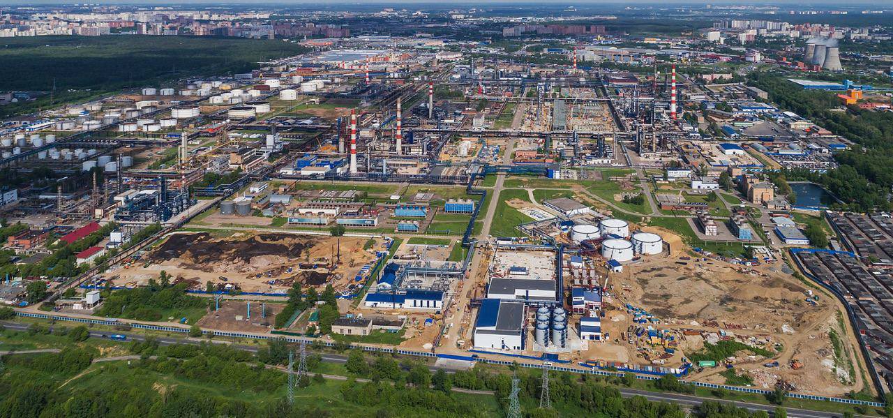 Ukrainian drone strikes halve Gazpromneft refinery capacity