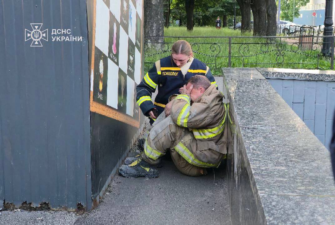 Three rescuers killed in Russian strike aftermath