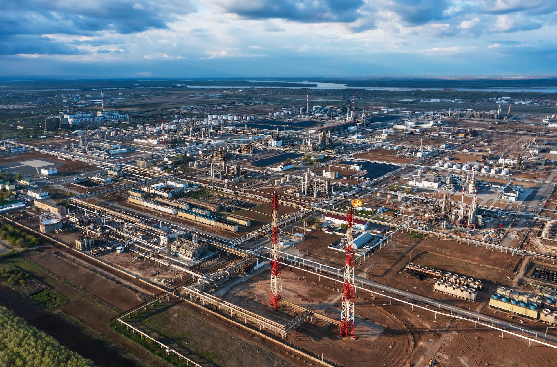 Volgograd Oil Refinery Halts Operations After Ukrainian Drone Strikes