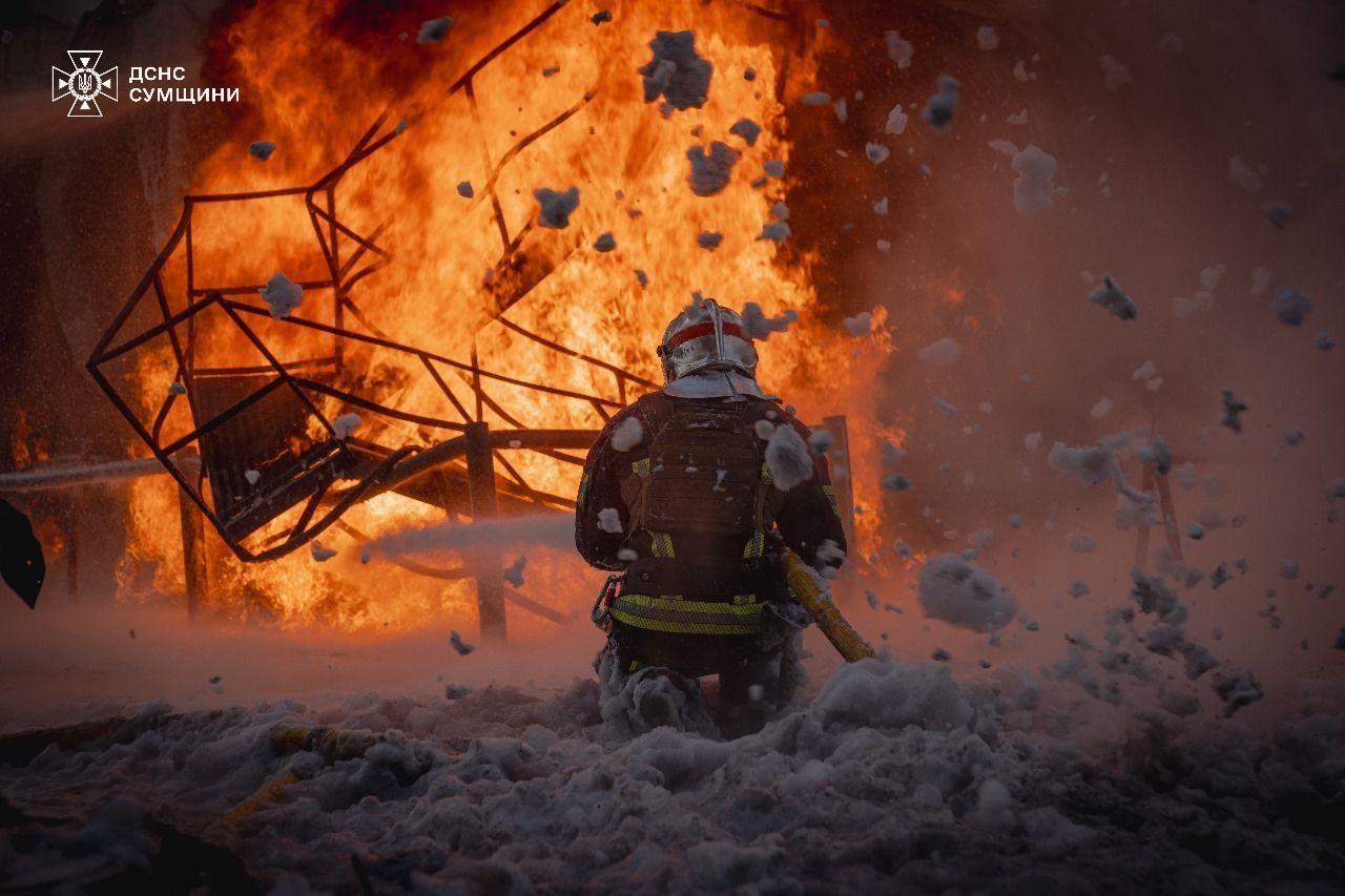 Russian strike ignites fire in Sumy industrial zone