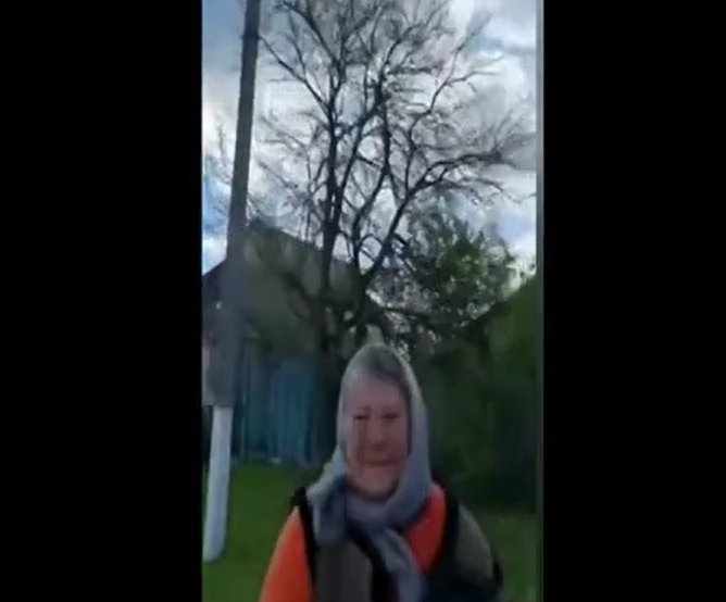 Woman greets Ukrainian soldiers in Rubizhne