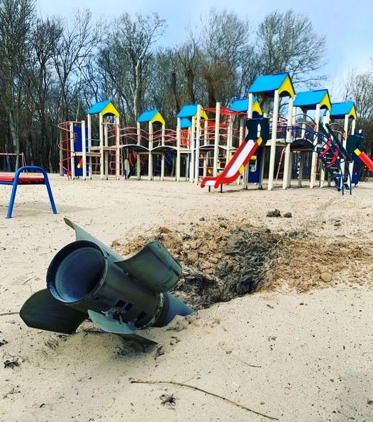 Russian occupiers at Chernihiv playground