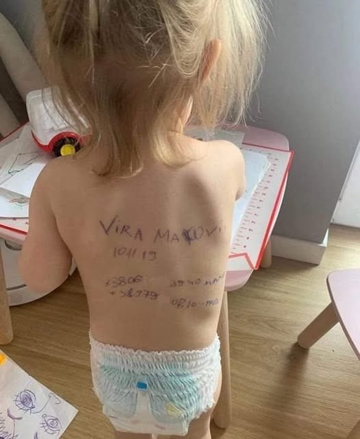 Surviving Mariupol girl with parents’ data written on her back