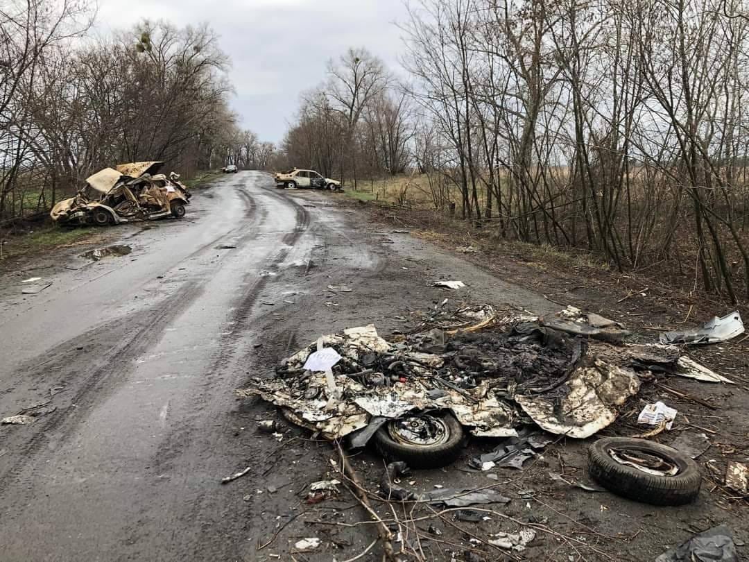Road near Makaryv: civilian cars crushed by tanks