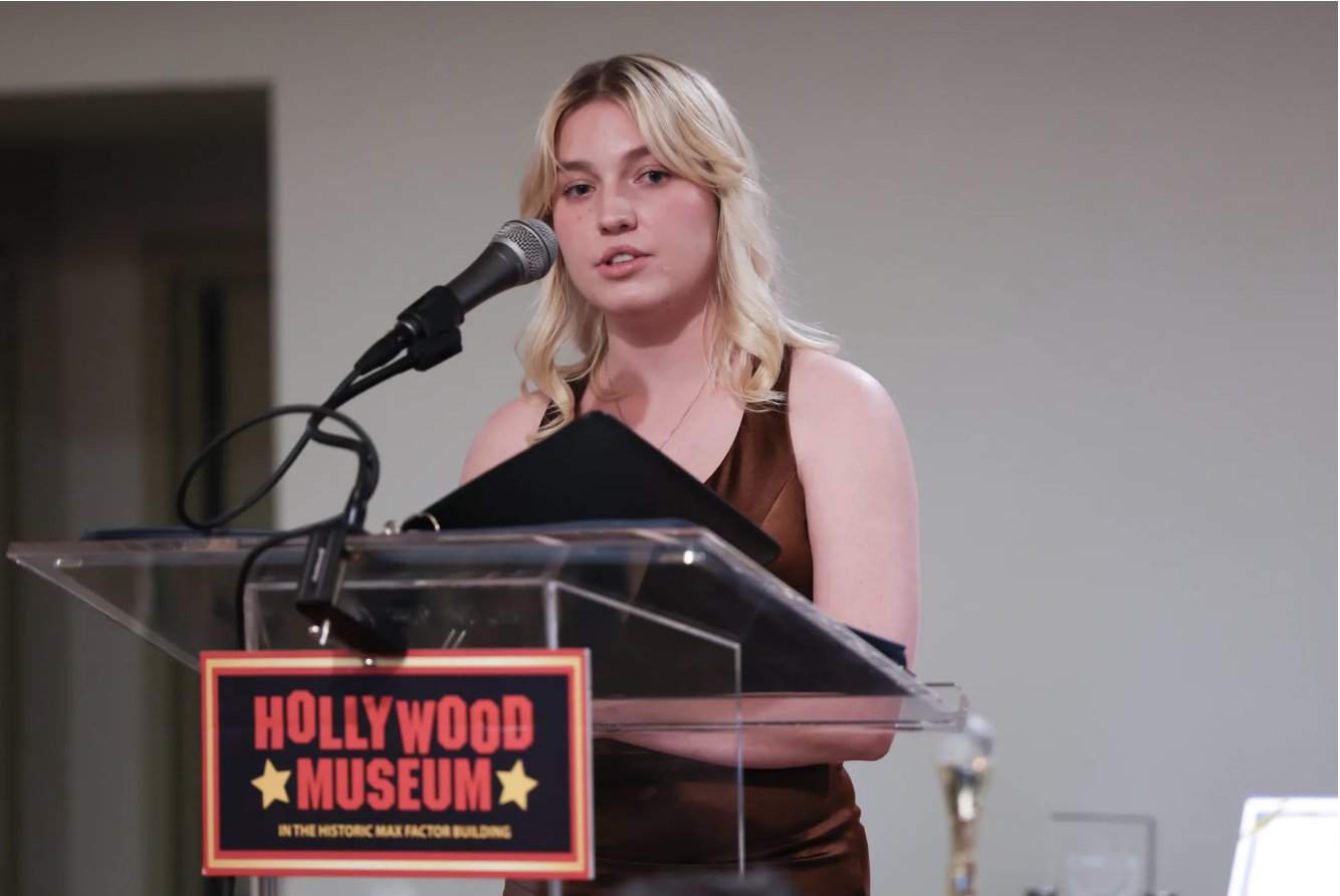 Ukrainian-American singer Kelsie Kimberlin wins two awards