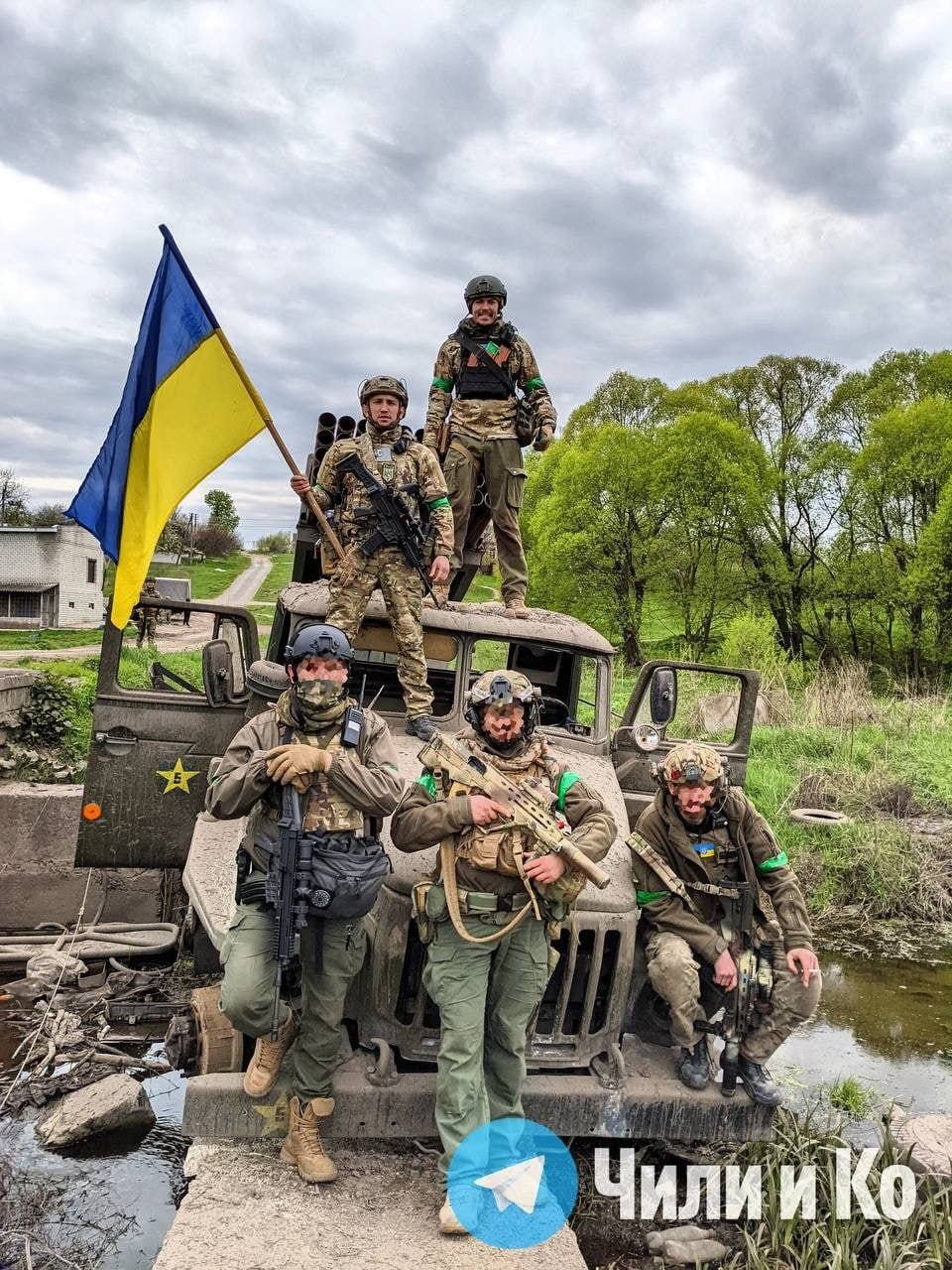 Ukraine: Kraken visit before BM-21 Grad in Ruska Lozova