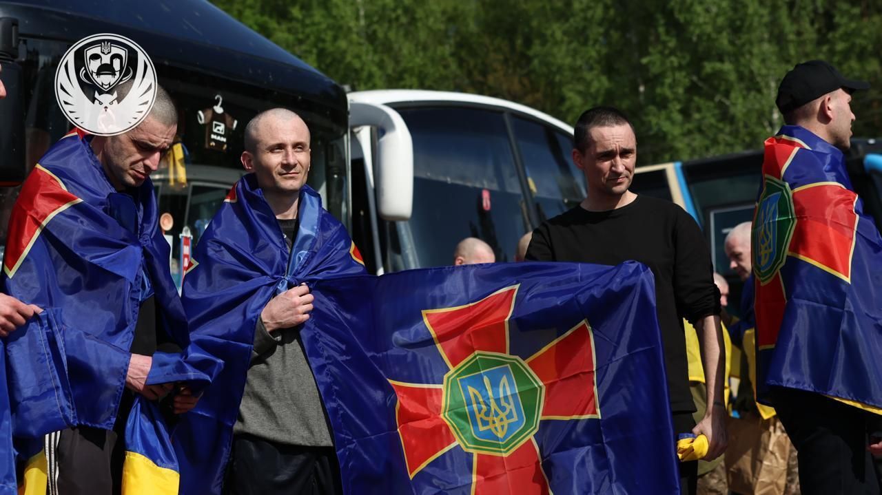 390 Ukrainians freed from Russian captivity, 3 women and 387 men
