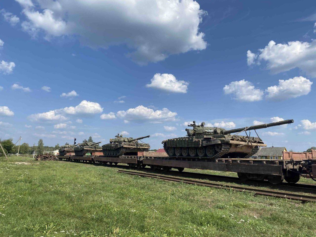 Russian media: transfer of Belarusian armored units with ‘B’ to Ukrainian border