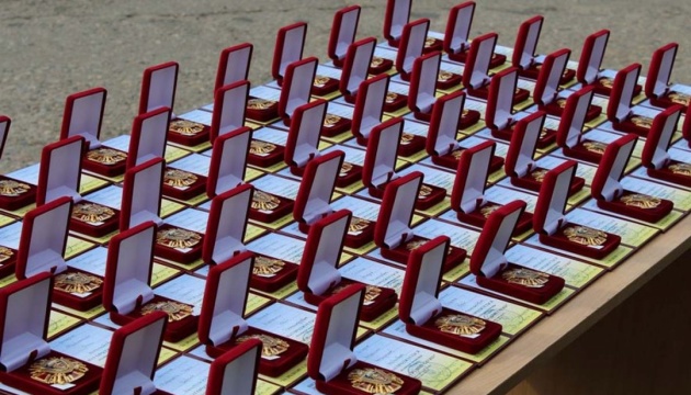Zelensky honored 551 Ukrainian defenders, 56 posthumously