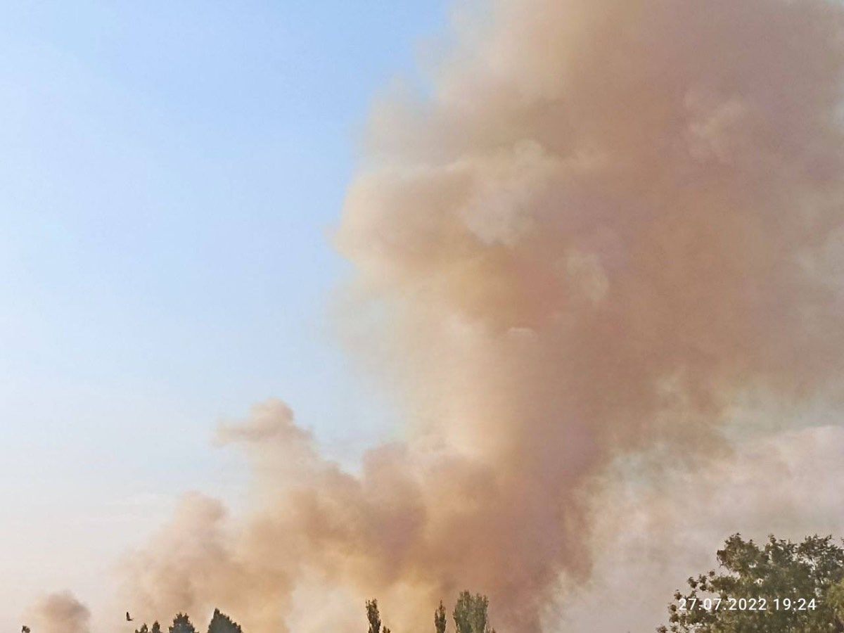 Explosions in Kakhovka, Kherson region, 60km from the front line.