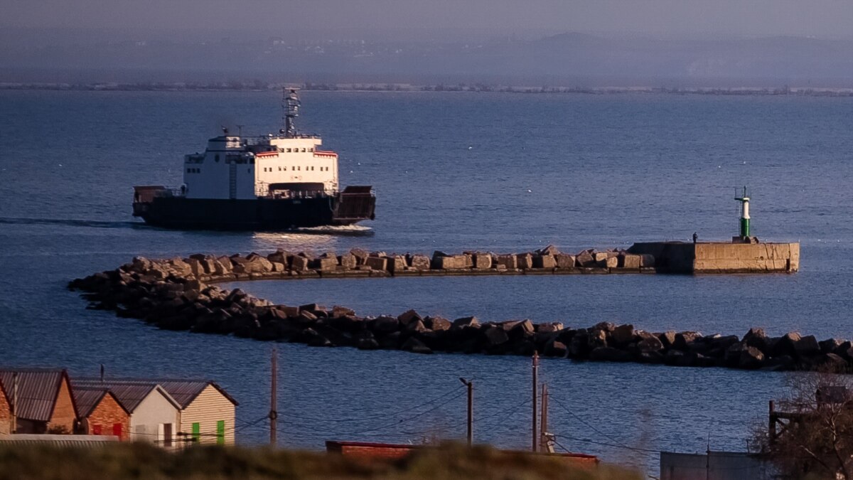 Strike on ferry crossing in Crimea and oil terminal in Krasnodar region