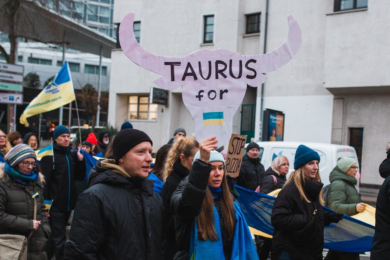 Ukrainian Trust in US and European Security Guarantees Declining