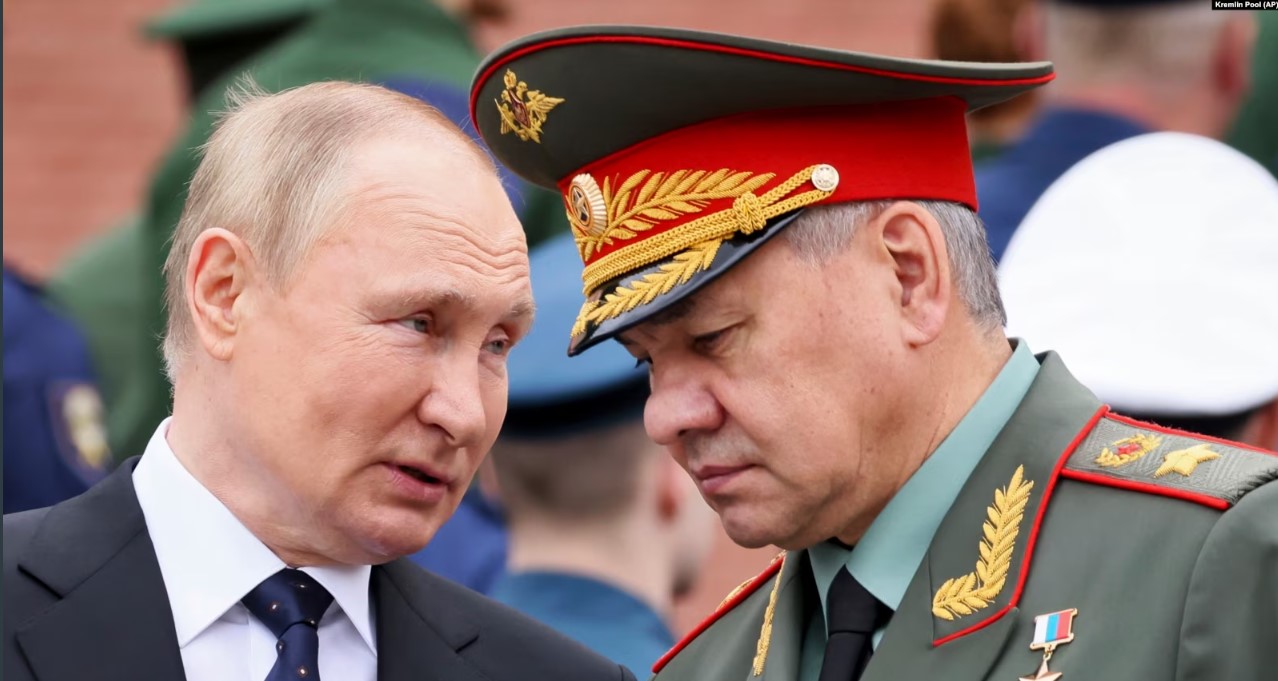Sikorski: Putin can end war in Ukraine with one call to Shoigu