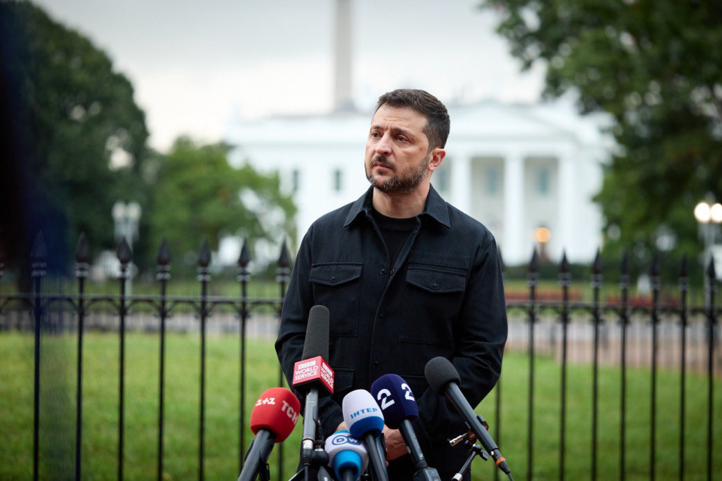 Zelensky Gifts Trump Golf Club from Ukrainian Soldier Who Lost Leg