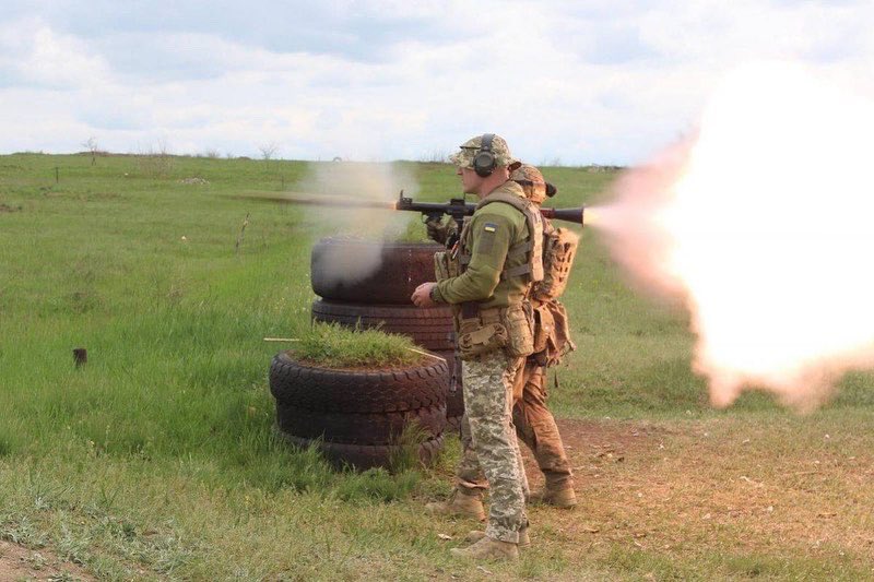 Introduction to foreign weapons during Ukraine defense