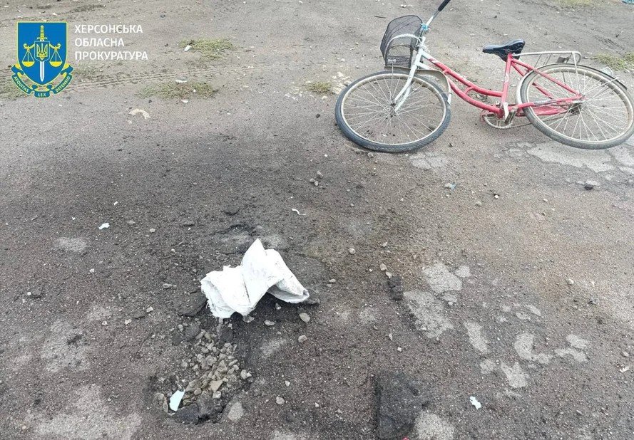 Russian drone strike injures elderly cyclist in Kherson region