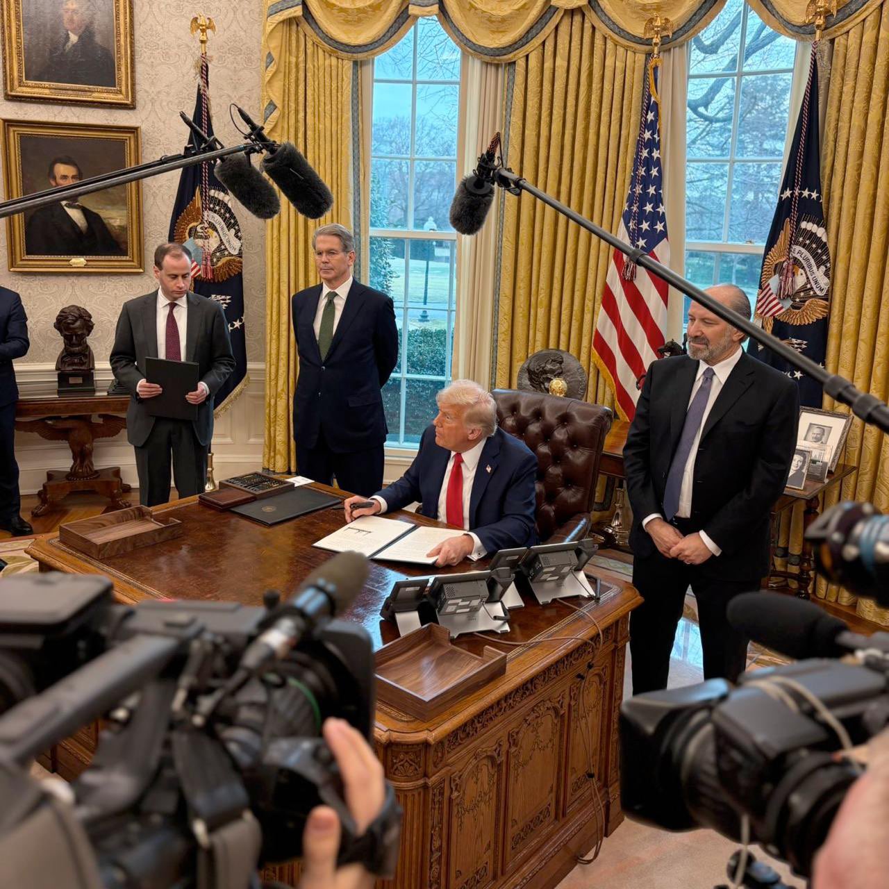 Trump claims Ukraine progress, seeks rare earth resources for aid