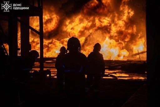 Russia destroys SOCAR oil depot in Odesa; Azerbaijan threatens arms supply