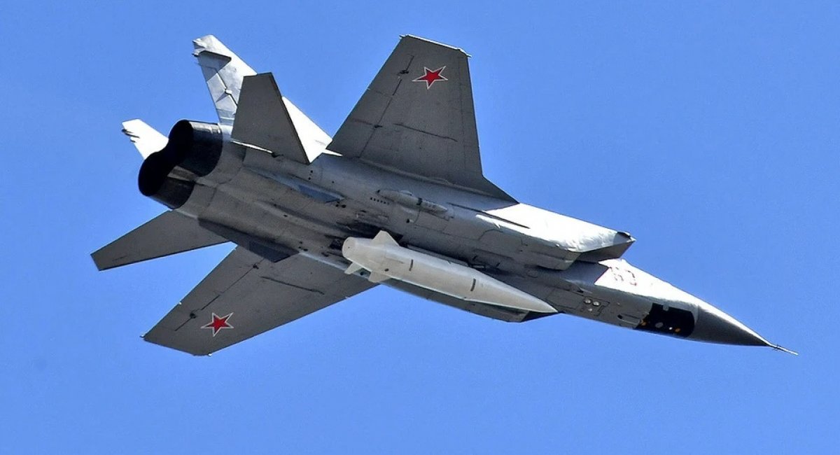 4 MiG-31K in the air: alert for air raid warning
