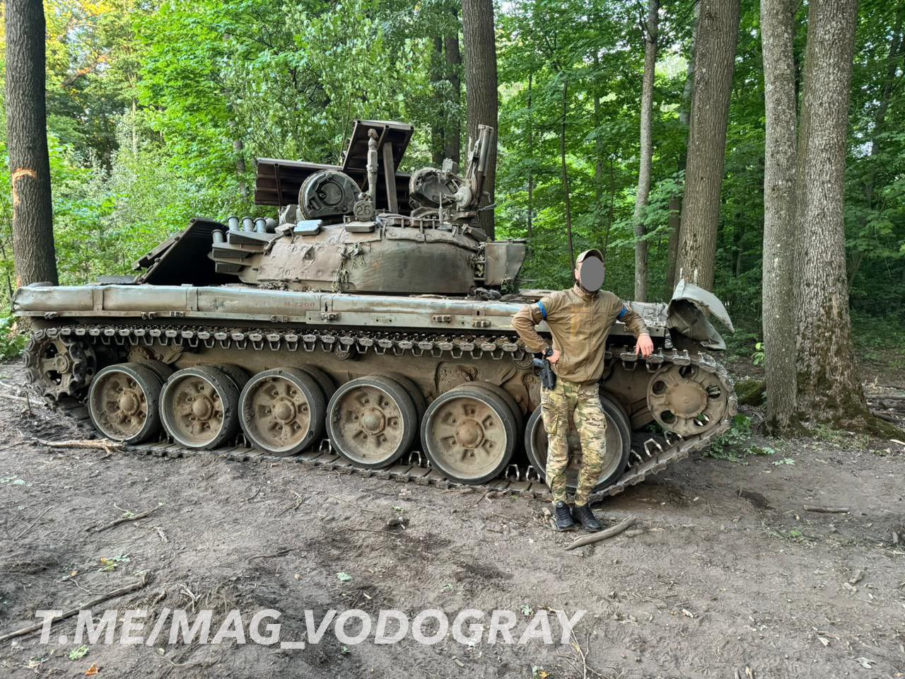 Another captured Russian T-72BA tank in Kursk