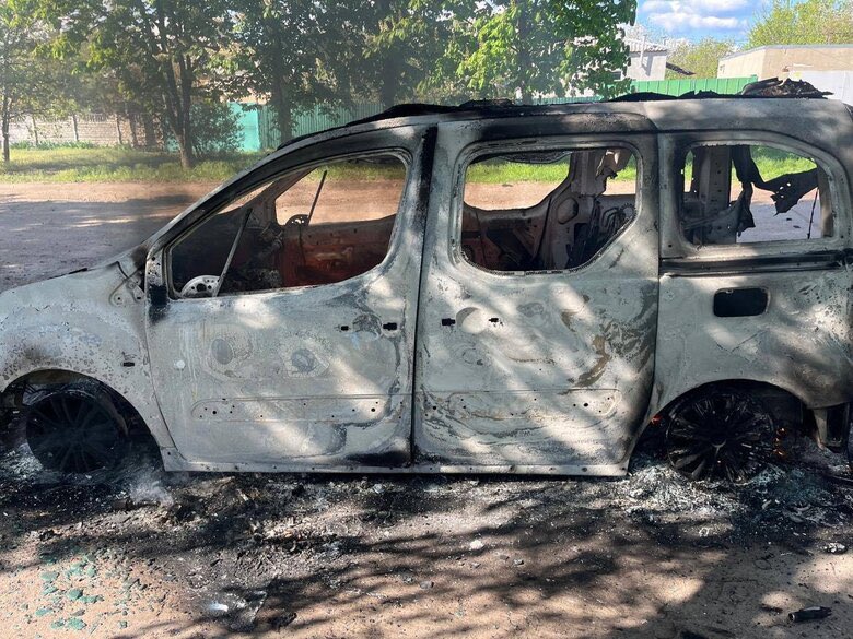 Occupiers in Kupiansk dropped a drone bomb on a civilian car