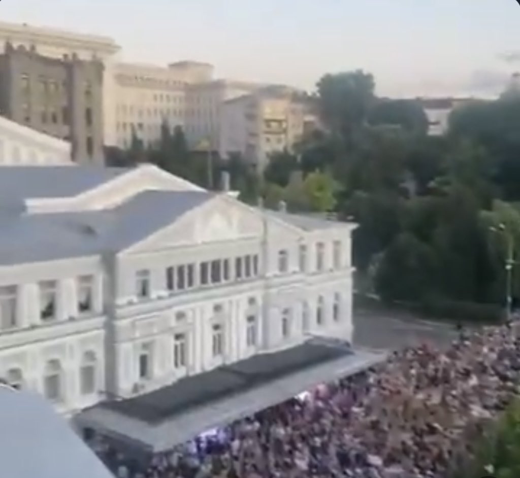 Rally devant le bureau de Zelenskyy, Kyiv