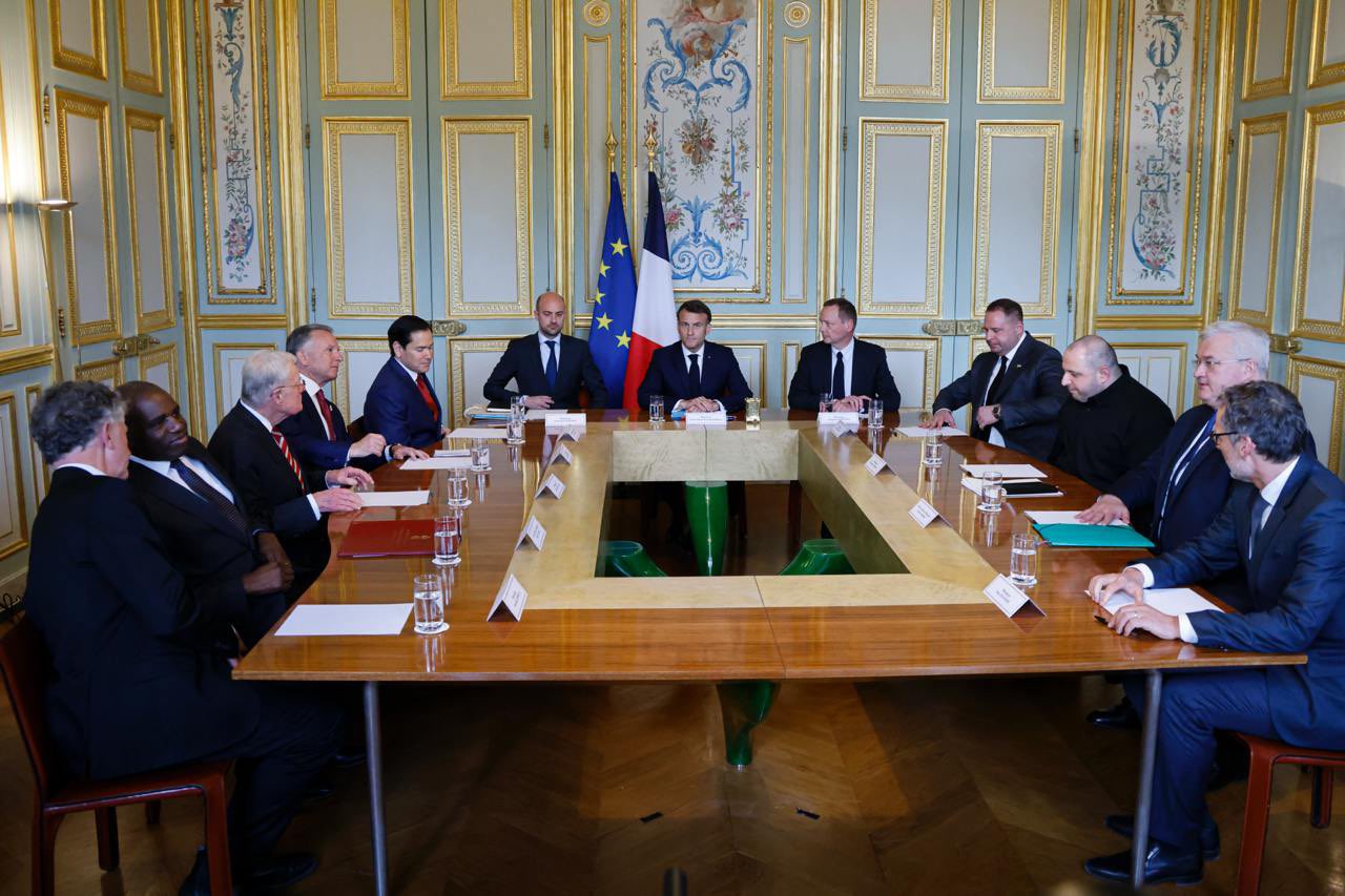 Ukraine agrees to unconditional ceasefire