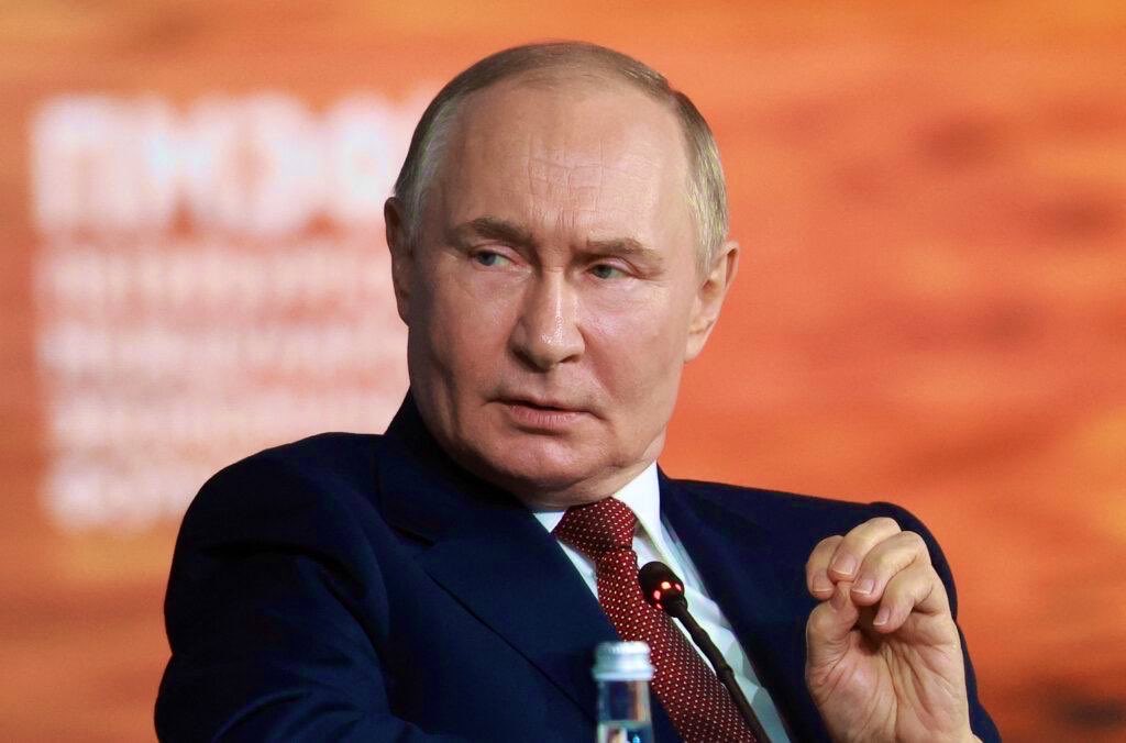 Trump’s weakness pushes Putin to seek meeting