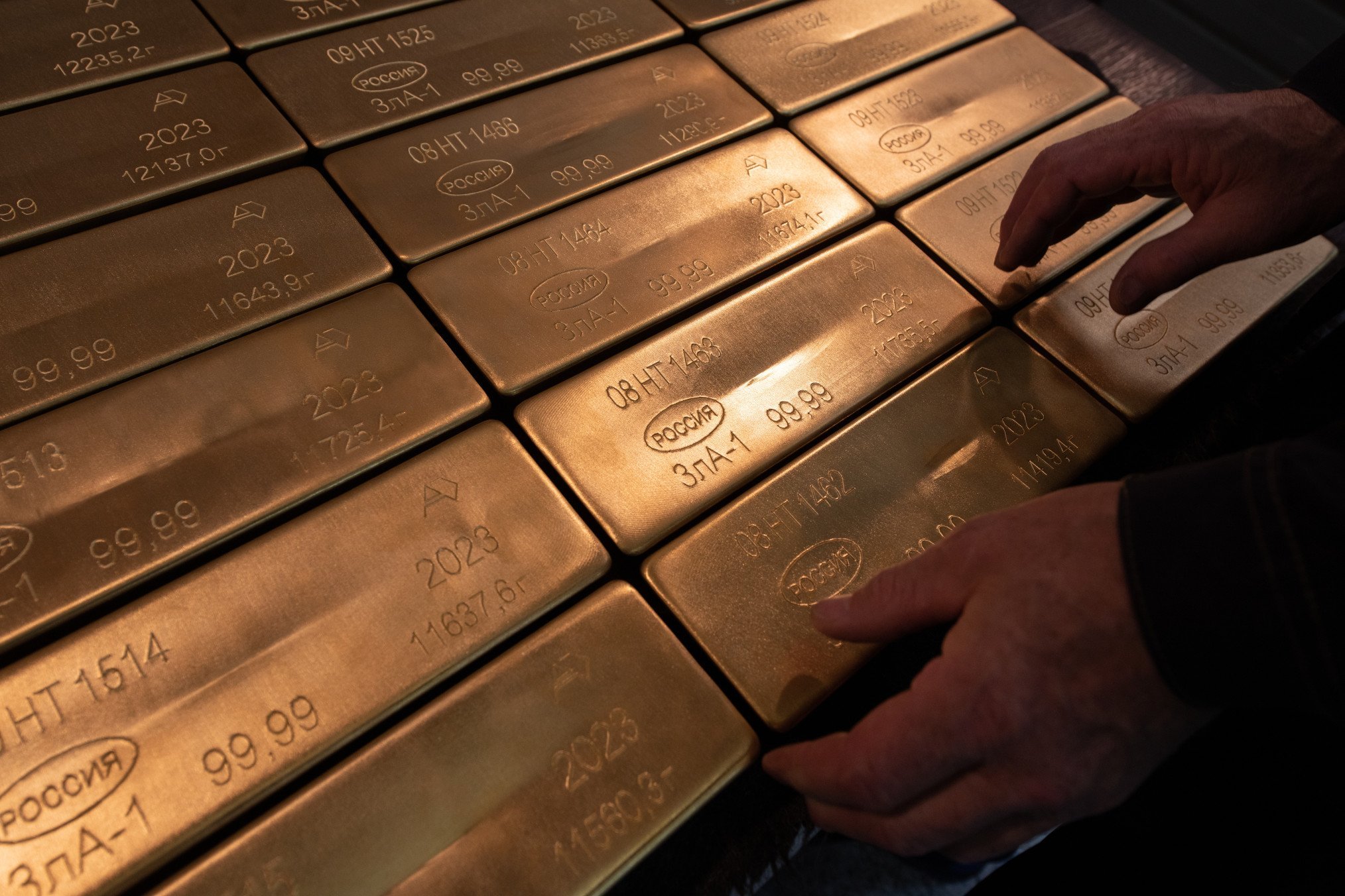 Russia Sells 22 Tons of Gold Amid $61B Federal Deficit