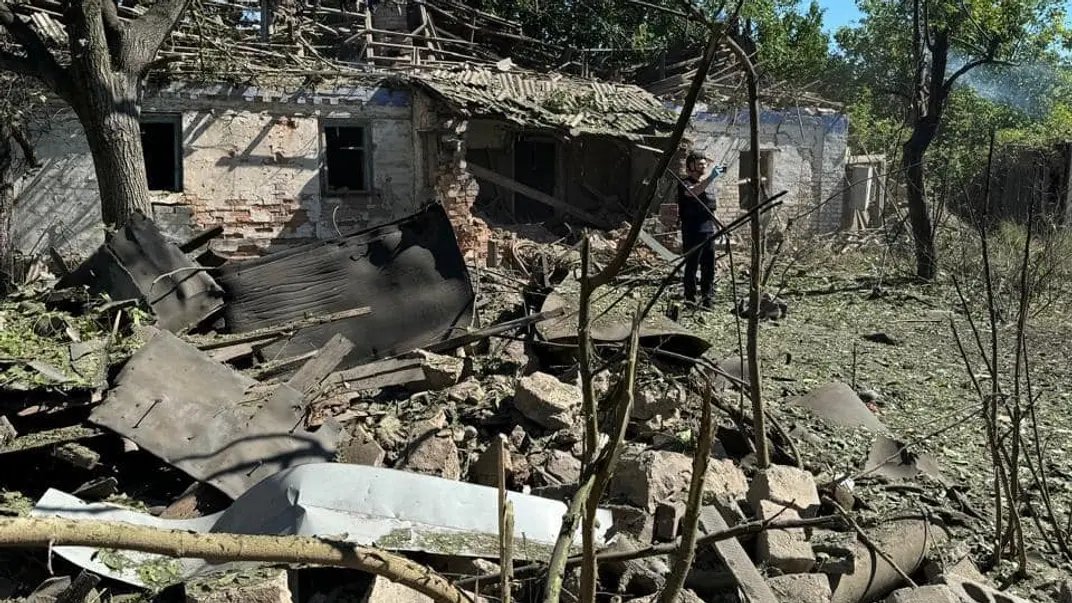 Russian guided bomb kills two, wounds three in Selydove