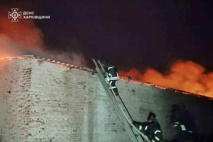 Firefighters battle 600 sq.m blaze under shelling for 5 hours