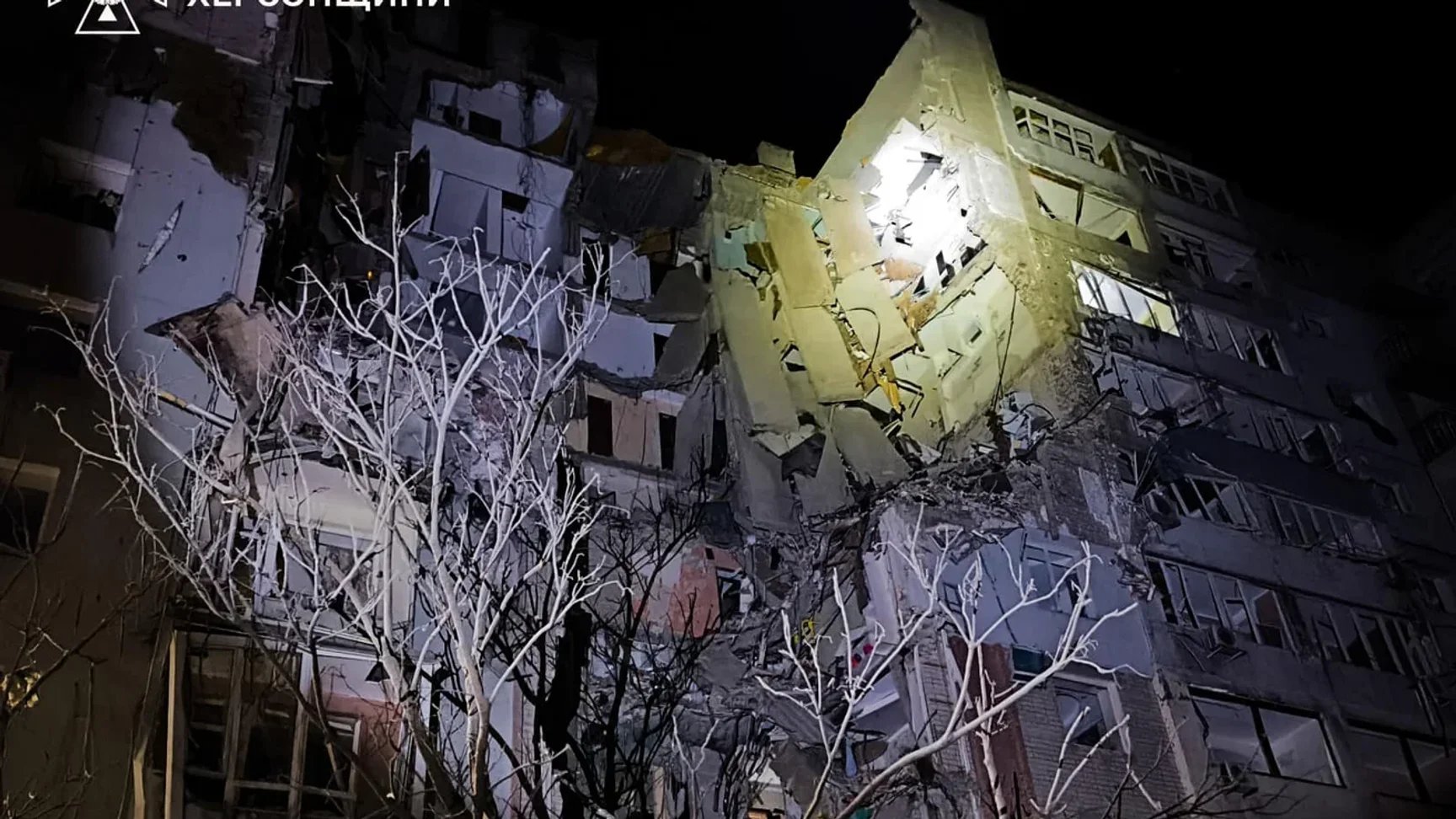 Body of man pulled from rubble in Kherson after Russian attack