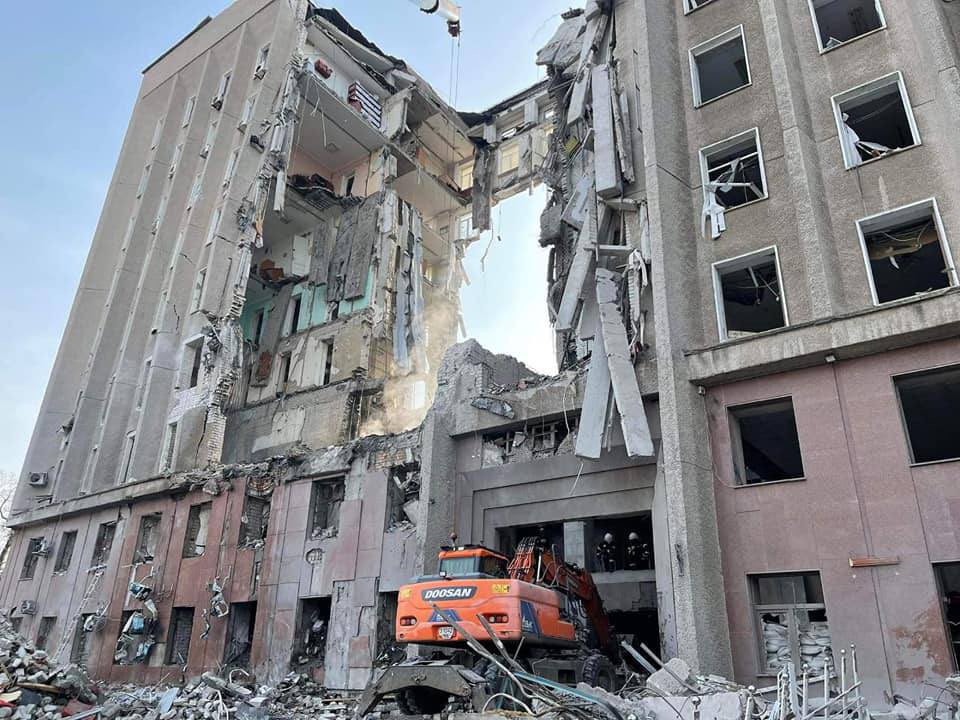 Russian missile strike on Mykolaiv administration building kills 37