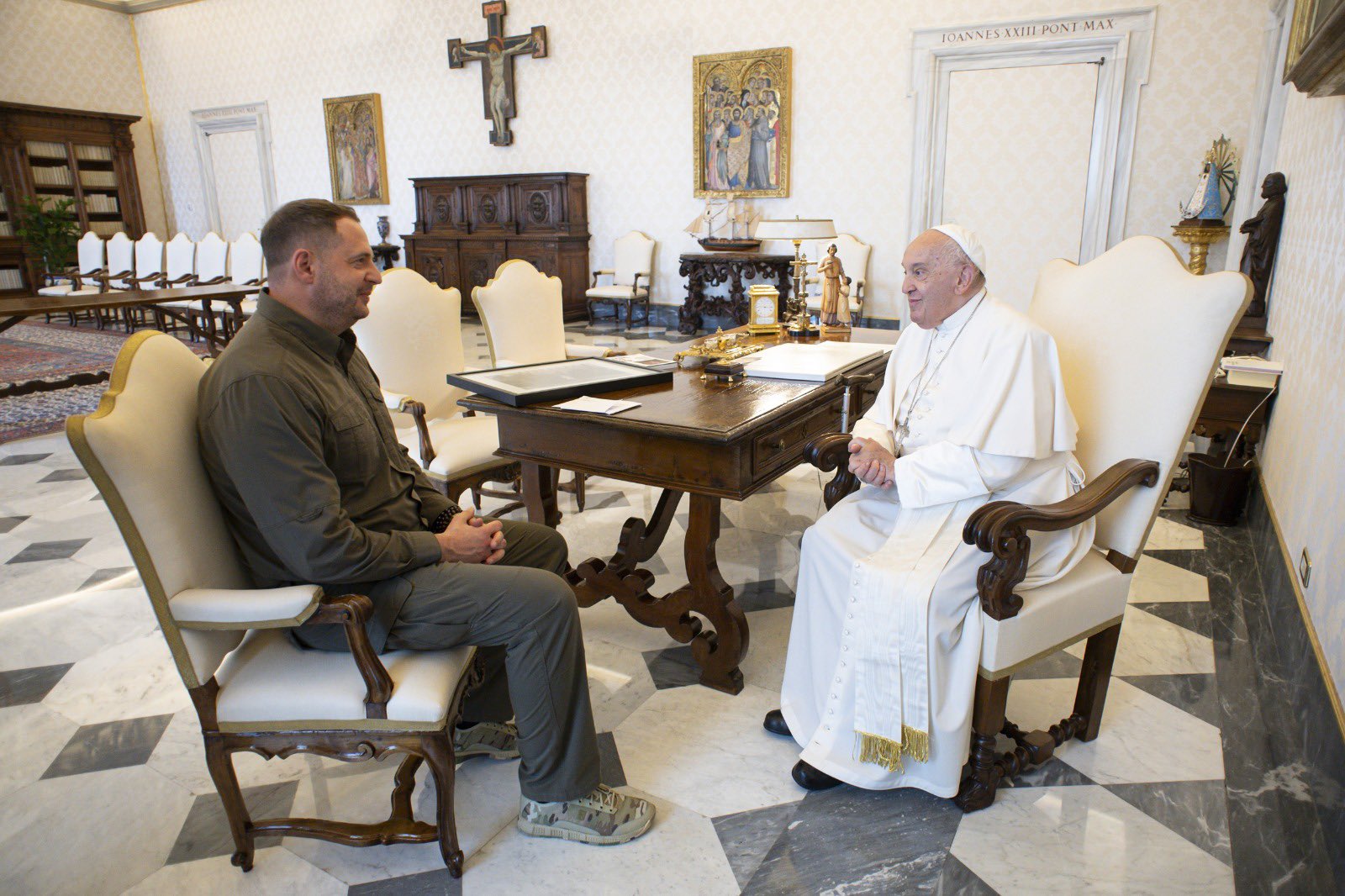 Yermak Discusses Peace Formula Philosophy with Vatican