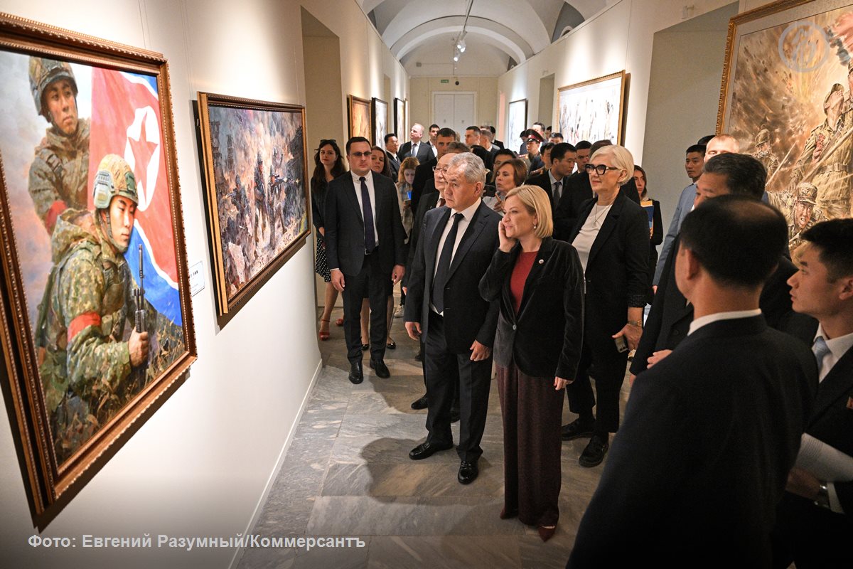 Moscow museum exhibits paintings of North Korean soldiers fighting in Russia, Shoigu attends