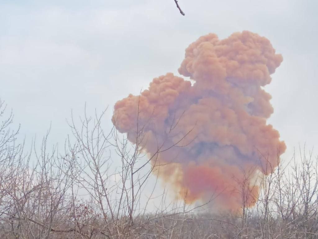 In Rubizhne, Russian forces hit a tank with nitric acid