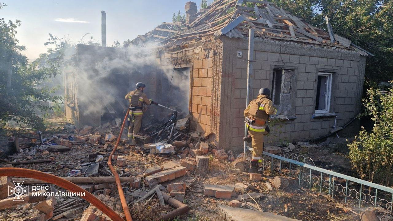 Russian strike kills man, injures woman in Mykolaiv region