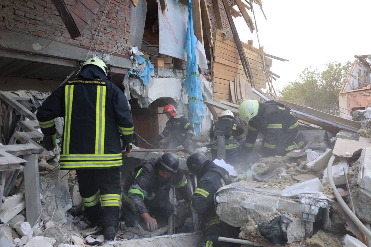 Russian strike on Kharkiv injures 8, damages over 30 houses